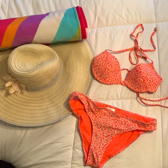 Two piece bikini + BONUS TOP - Picture 1 of 2